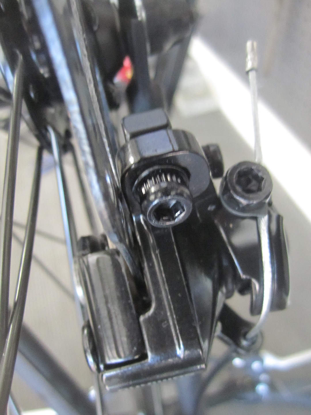 For the moving, outside brake pad, use barrel nut on brake level.